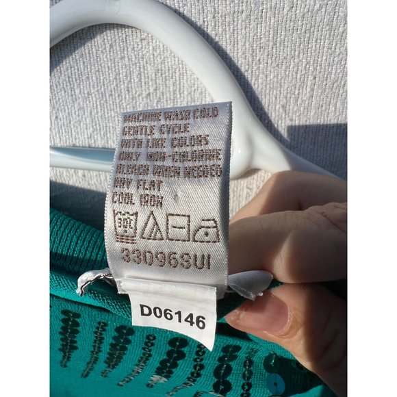 Drapers and diamonds. Petites Women’s Sweater PS green sequence stretch round ne - Picture 7 of 8